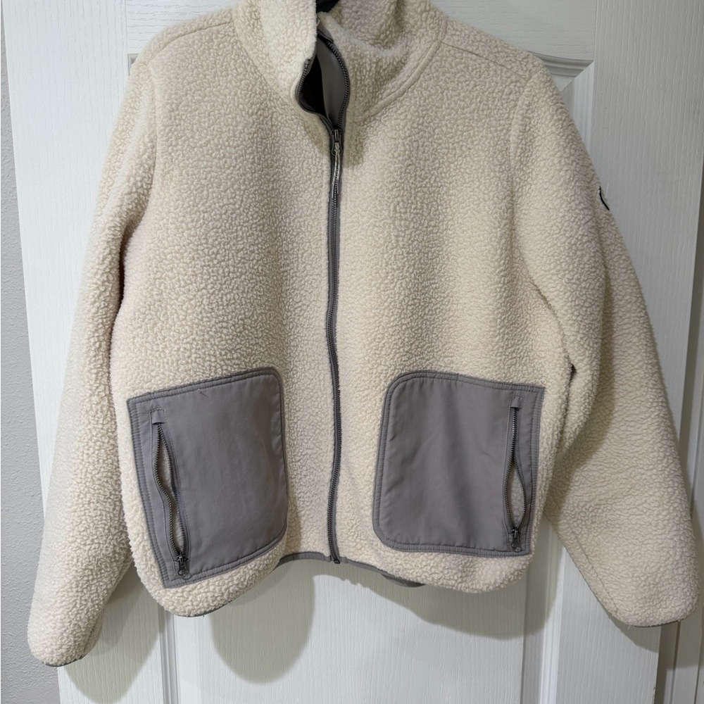 Vuori Alpine Sherpa Jacket with Gray Pockets